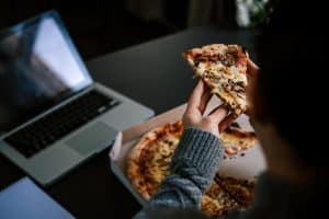 Late night snack| Pizza | food myth | late night pizza|