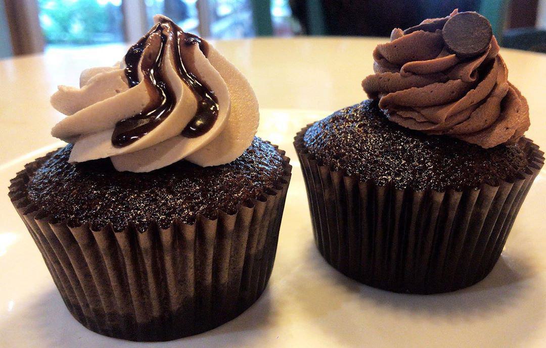 Cupcakes| buttercup|two cupcakes|double chocolate cupcake| choco chip cup cake