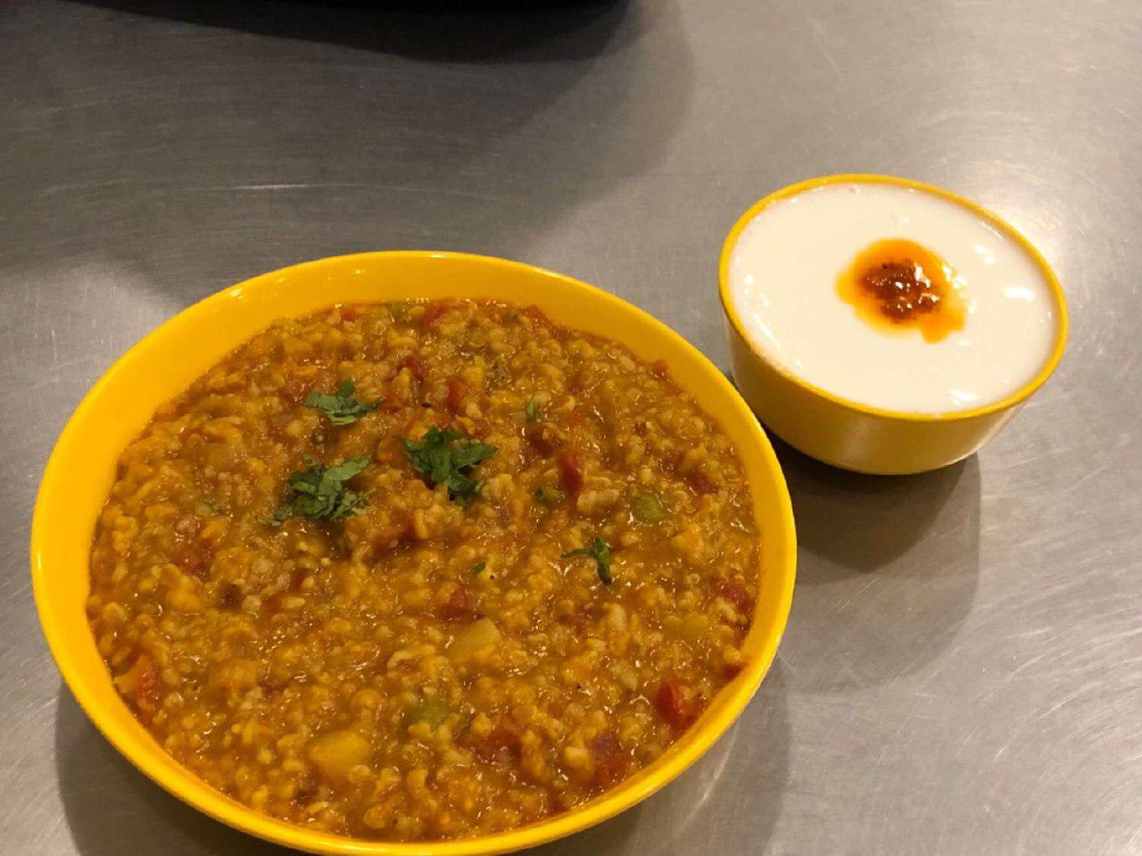fada ni khichdi| khichdi etc| dahi| dahi in abowl| khichdi bowl| spicy khichd| masal khichdi| swati snacks| snacks from swati| ahmedabad food