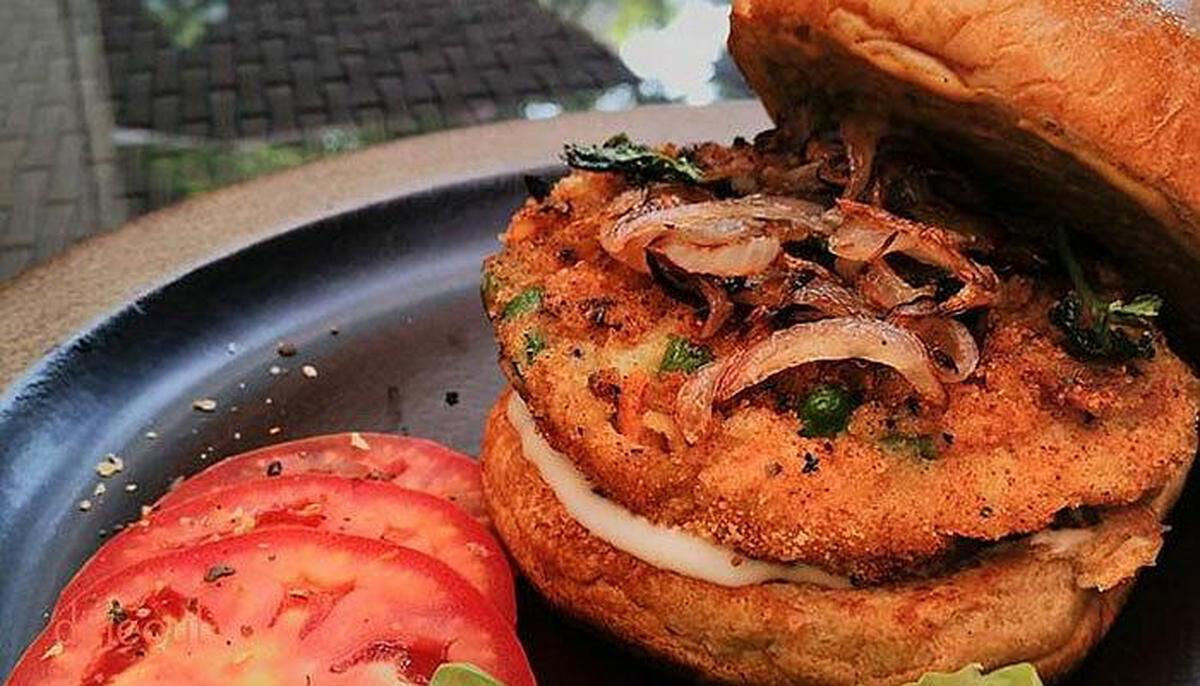 pork| bacon| chocken burger| mad house cafe| ahmedabad non veg food