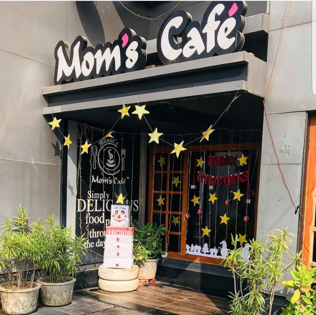 Best Food Places Anand| Mom's Cafe