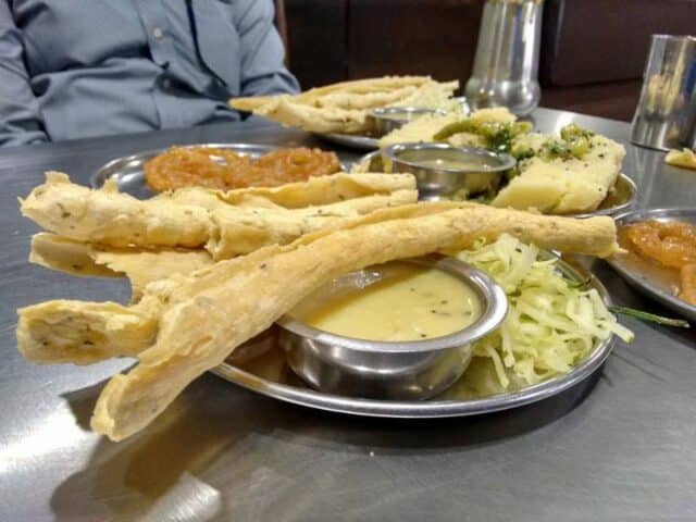 best pLaces in Ahmedabad for Gujarati nashta| Oswal