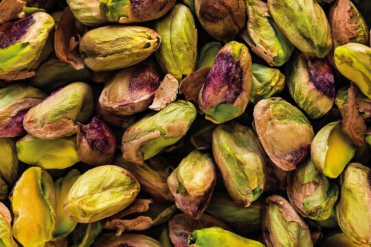 best canned dry fruits| Crunchy pistachios