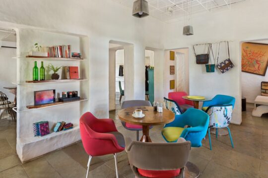 5 best cafes for booklovers in Ahmedabad| The project cafe